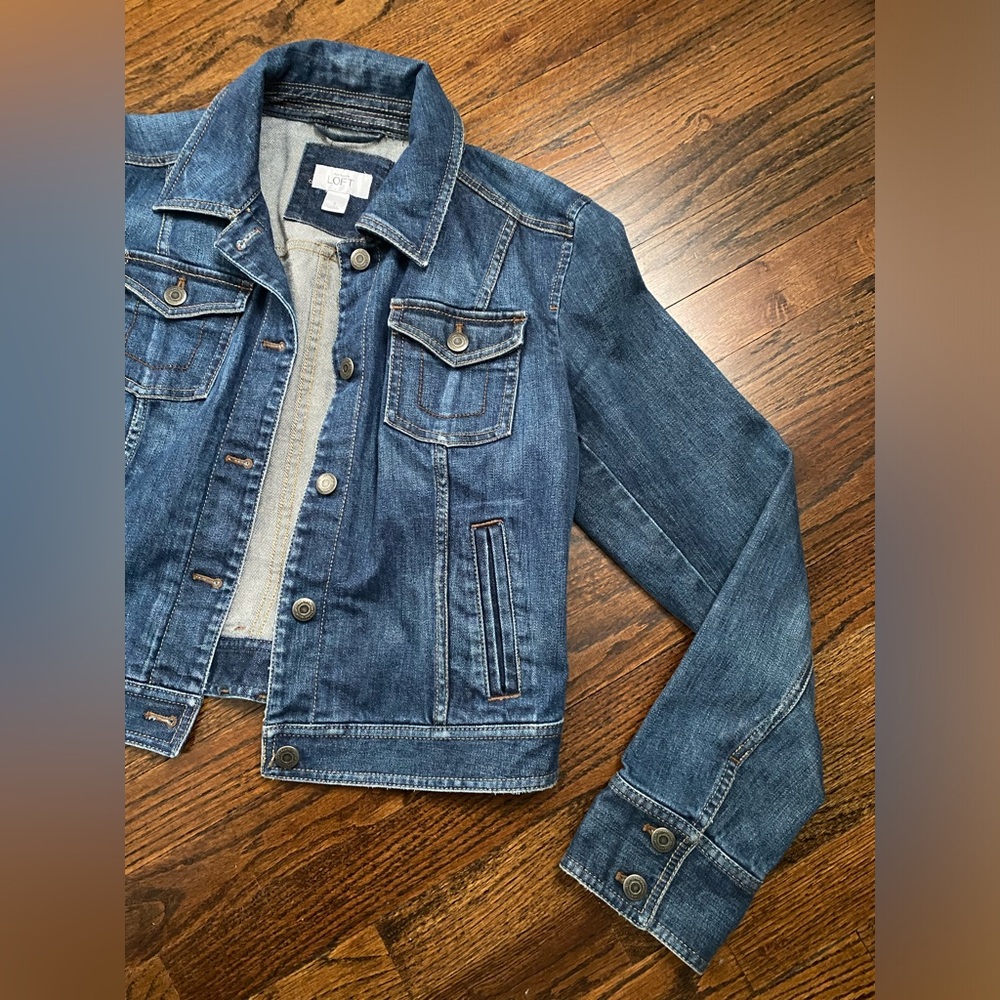 LOFT- Denim Jacket Button down medium dark wash semi cropped jean jacket size 8 - Picture 15 of 16